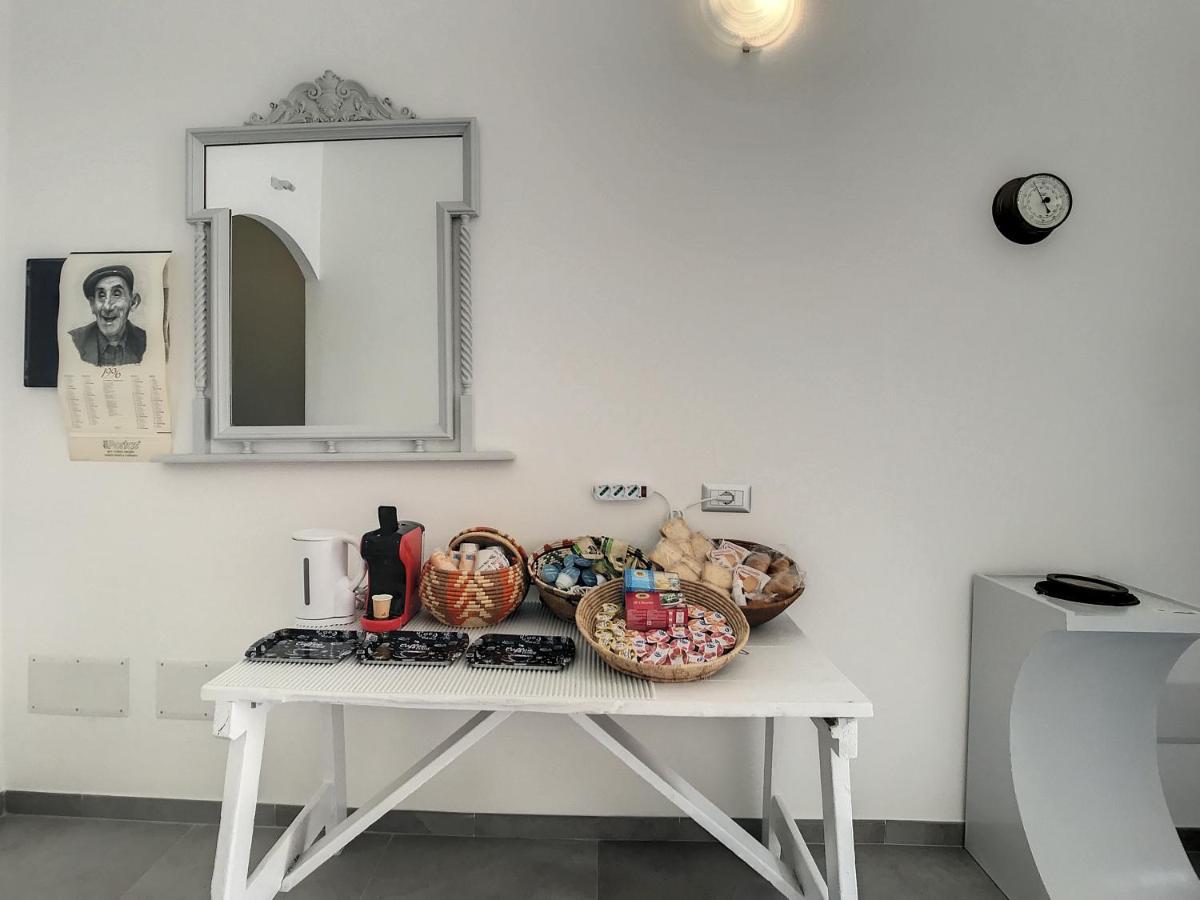 Il Bed And Breakfast Al Centro Кастельсардо Экстерьер фото