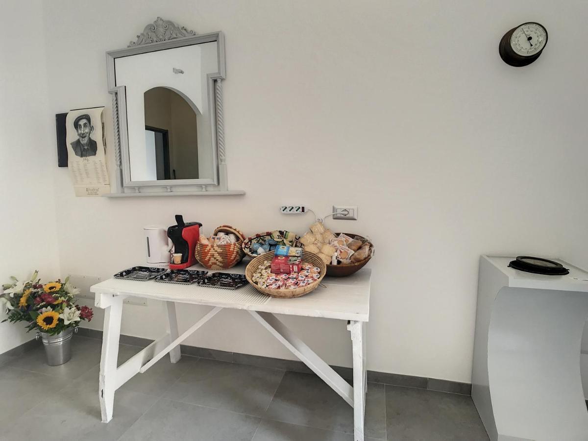 Il Bed And Breakfast Al Centro Кастельсардо Экстерьер фото
